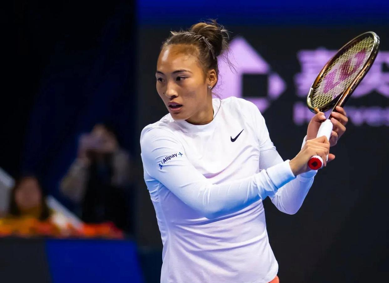 开云体育app-阿扎伦卡官方宣布战术调整新规，法国队引发争议！全场沸腾不已的简单介绍-开云体育app